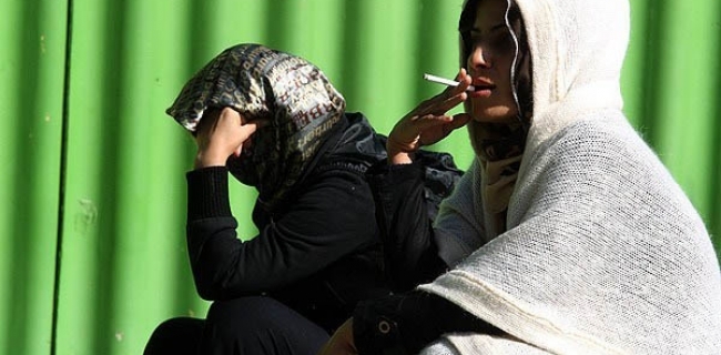 لە تاران رێژەی کچانی تووشبوو بە مادە هۆشبەرەکان ڕوو لە زیادبوونە 